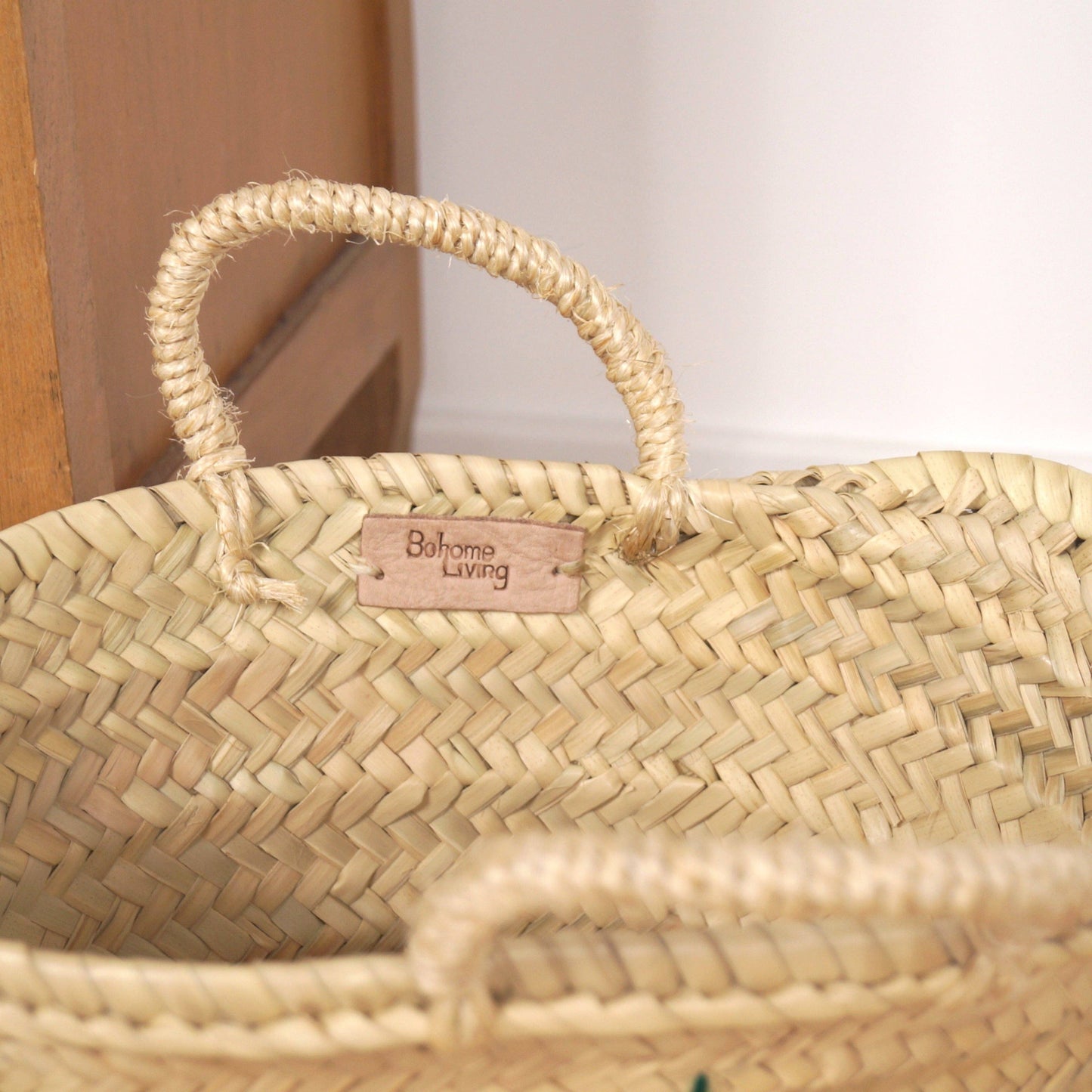 Kleiner Korb aus Palmblättern - Kirsche